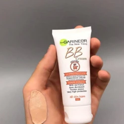 قیمت و خرید کرم ضد آفتاب رنگی BB گارنیه SPF50 حجم 50 میلی‌لیتر